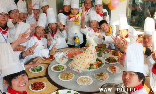 杭州新东方烹饪学校:职业教育要发展 烹饪精英